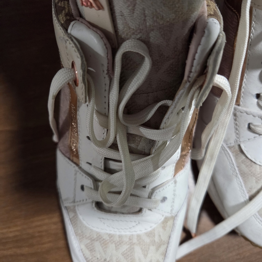 MICHAEL Michael Kors Gold and Cream Sneakers - Picture 5 of 5